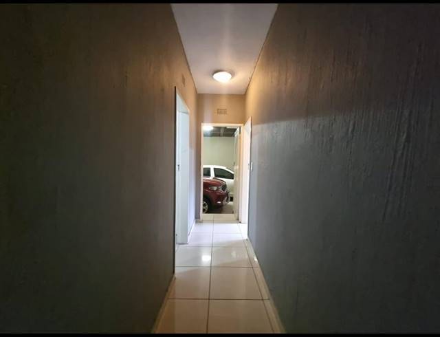 4 BEDROOM HOUSE FOR SALE IN NEWLANDS